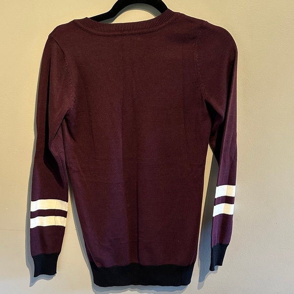 🌸Burgundy V-Neck Sweater with White Stripes - Picture 3 of 4